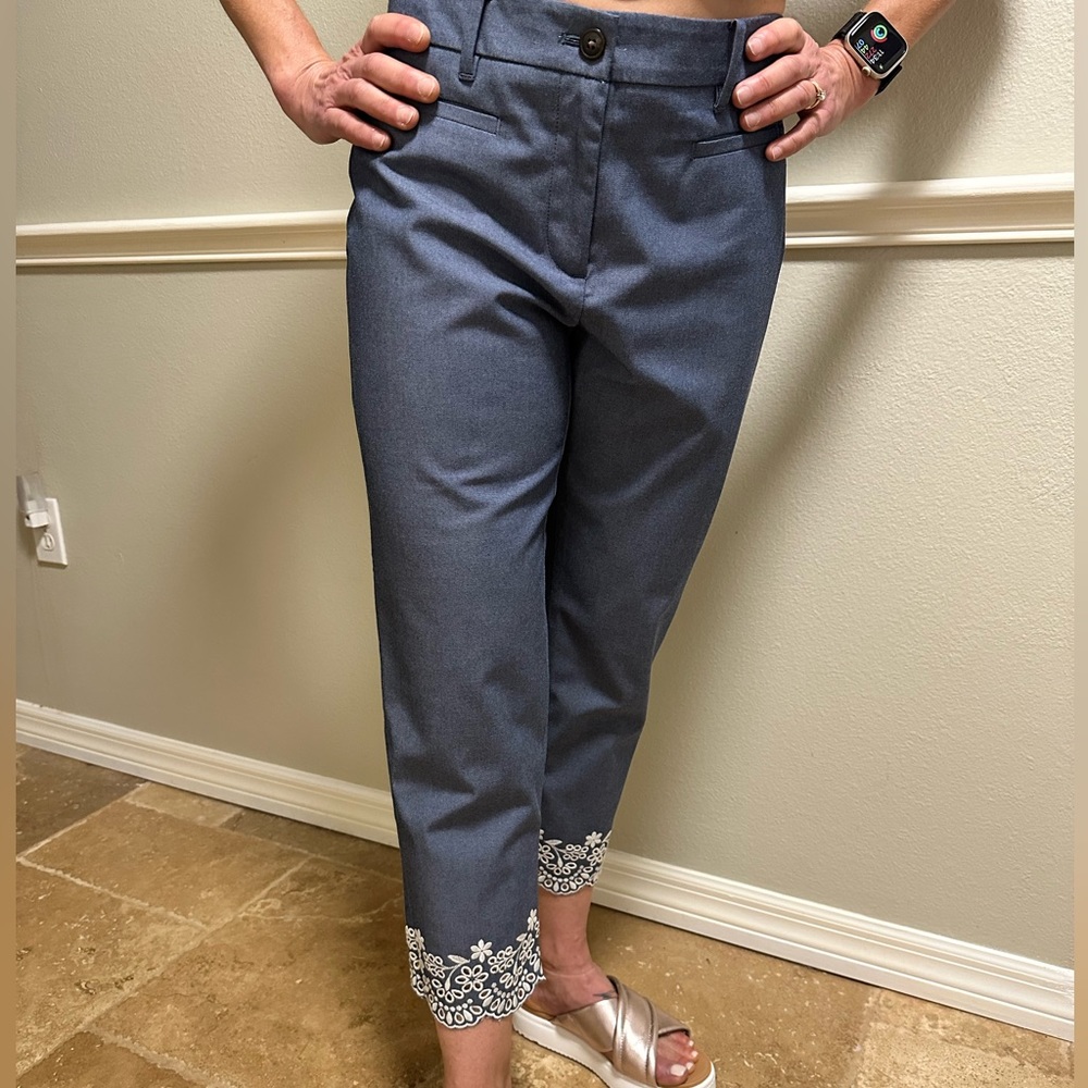 Ann Taylor High Rise Cropped Pant in Stretch Cotton with Eyelet trim Size 2P - Picture 3 of 10